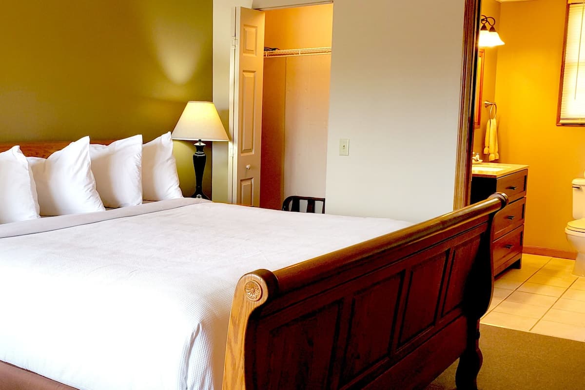 Standard Room, 1 King Bed, Non Smoking, Annex Building