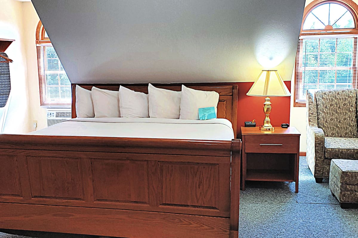 Standard Room, 1 King Bed, Non Smoking, Annex Building
