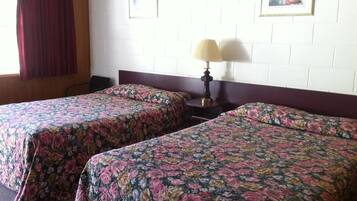 Double Room, 2 Queen Beds | Desk