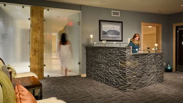 Sauna, Whirlpool, Dampfbad, Körperbehandlungen, Aromatherapie