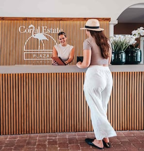 Reception - Coral Estate Rentals (St. Marie)