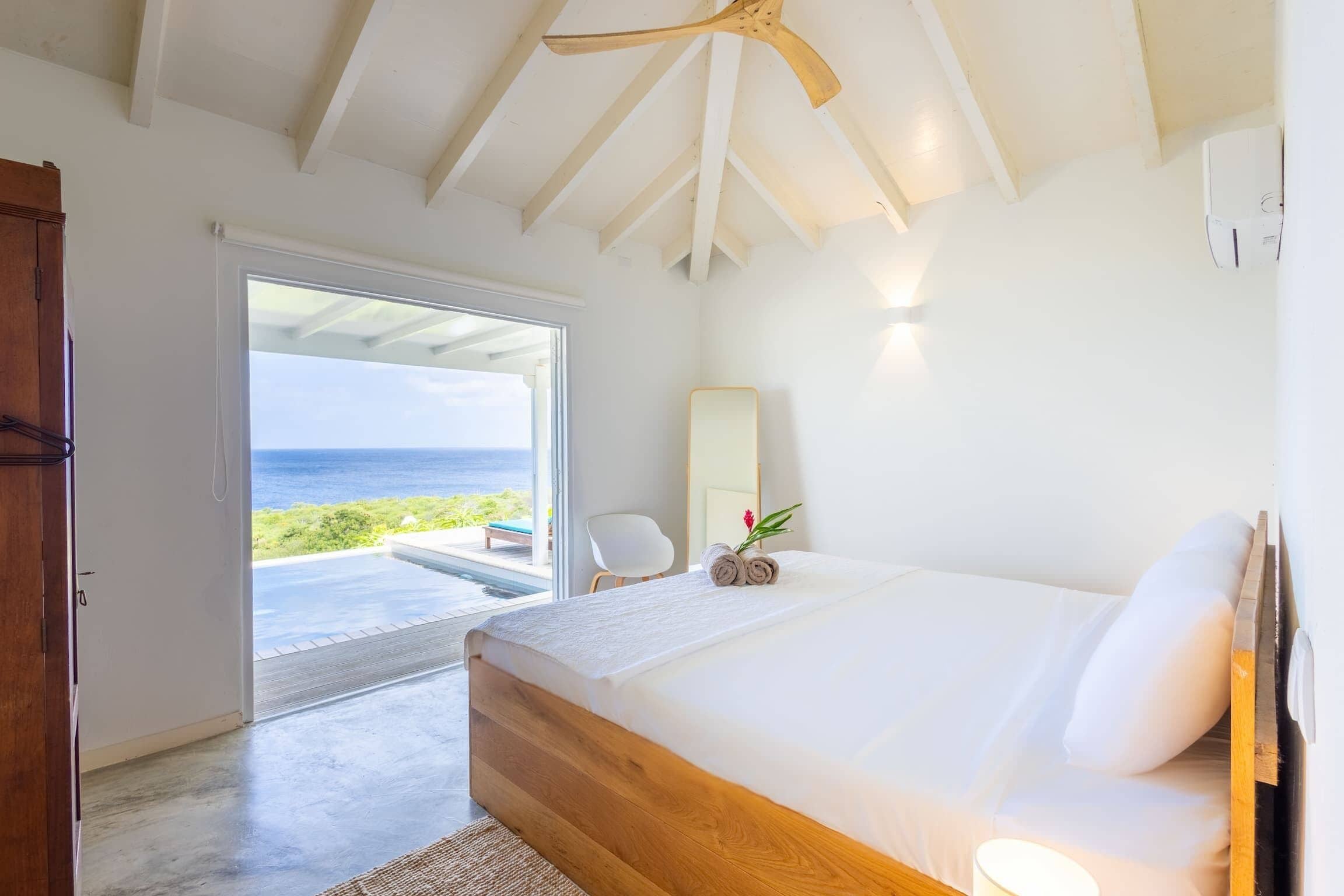 Caja de seguridad en la habitación y decoración personalizada 