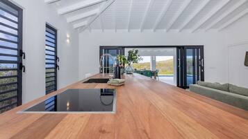 Deluxe-Villa, 3 Schlafzimmer, eingeschränkter Meerblick (3 Bedrooms) | Eigene Küche