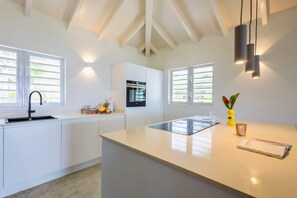 Romantik-villa - privat pool | Privat køkken | Køleskab, mikrobølgeovn, kaffe-/temaskine, elkedel