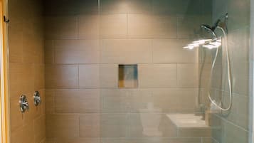 Ponderosa | Bathroom shower