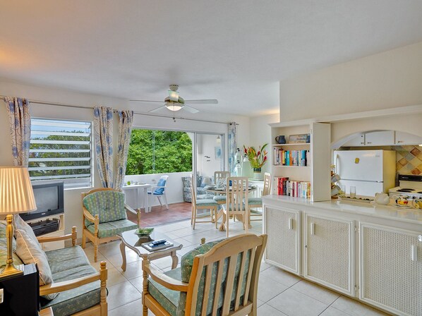 Living room - Golden View 321 (Holetown)