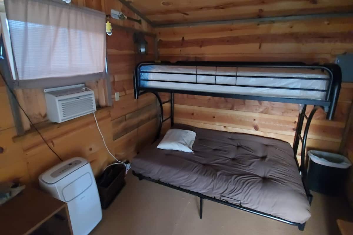 Cabin | WiFi (free), individually decorated, individually furnished
