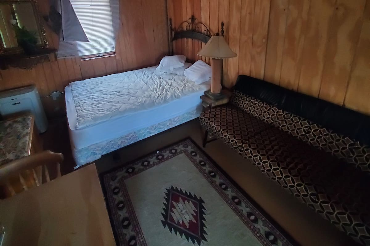 Cabin | WiFi (free), individually decorated, individually furnished