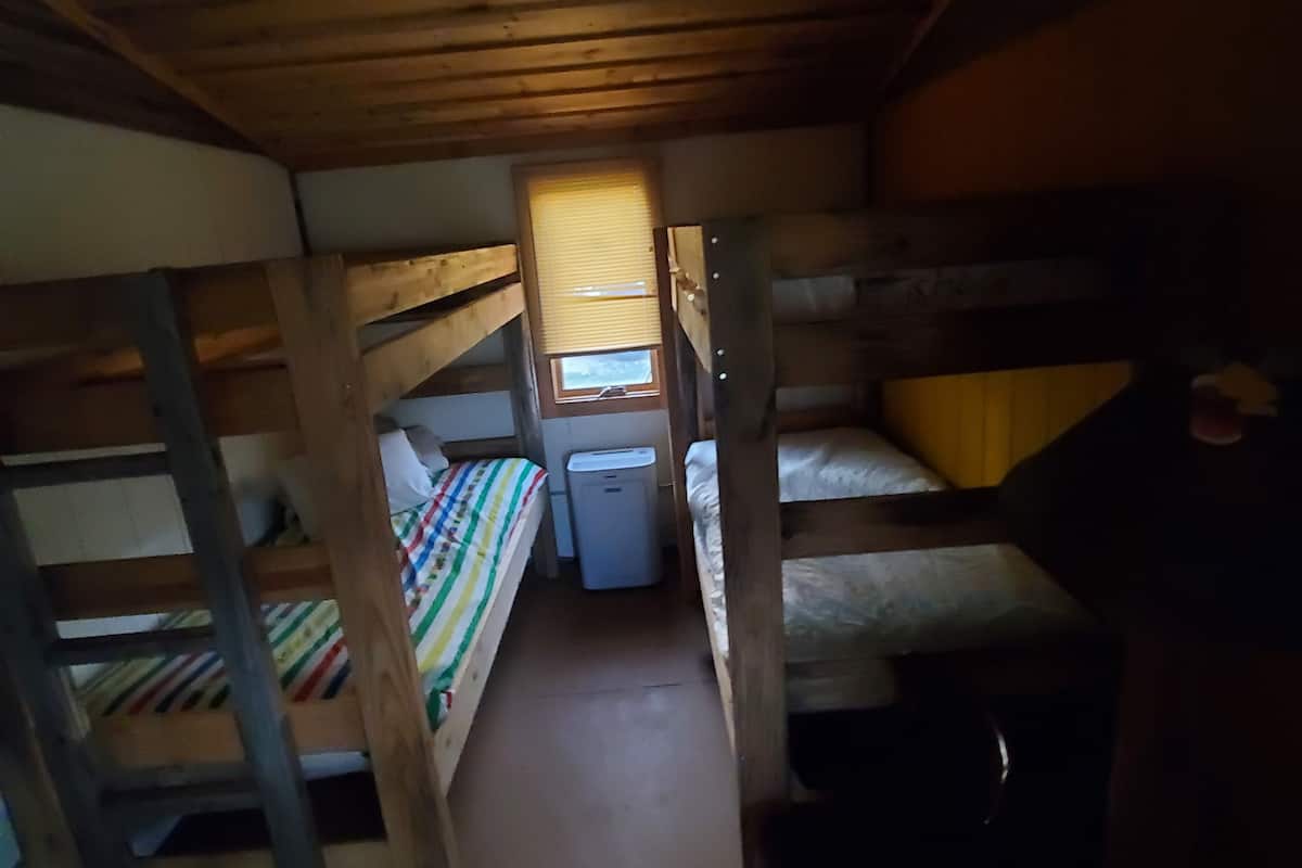 Cabin | WiFi (free), individually decorated, individually furnished