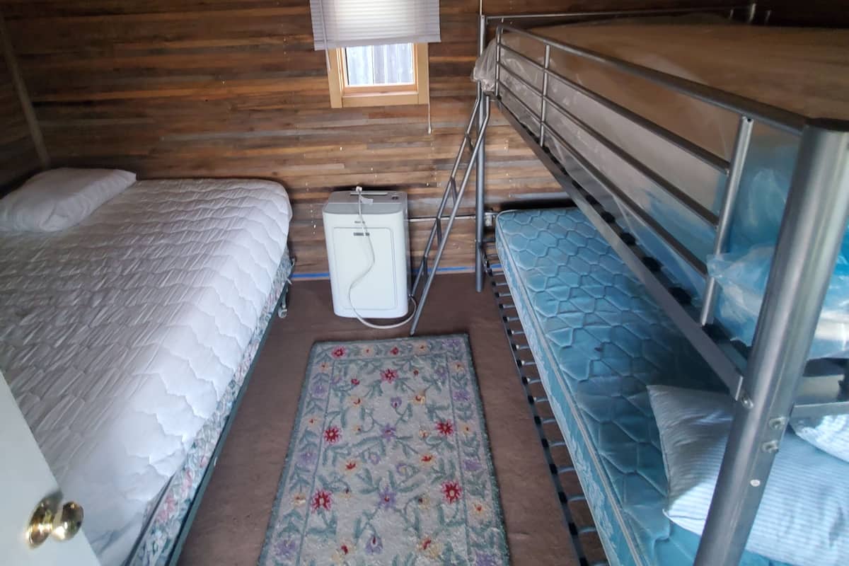 Cabin | WiFi (free), individually decorated, individually furnished