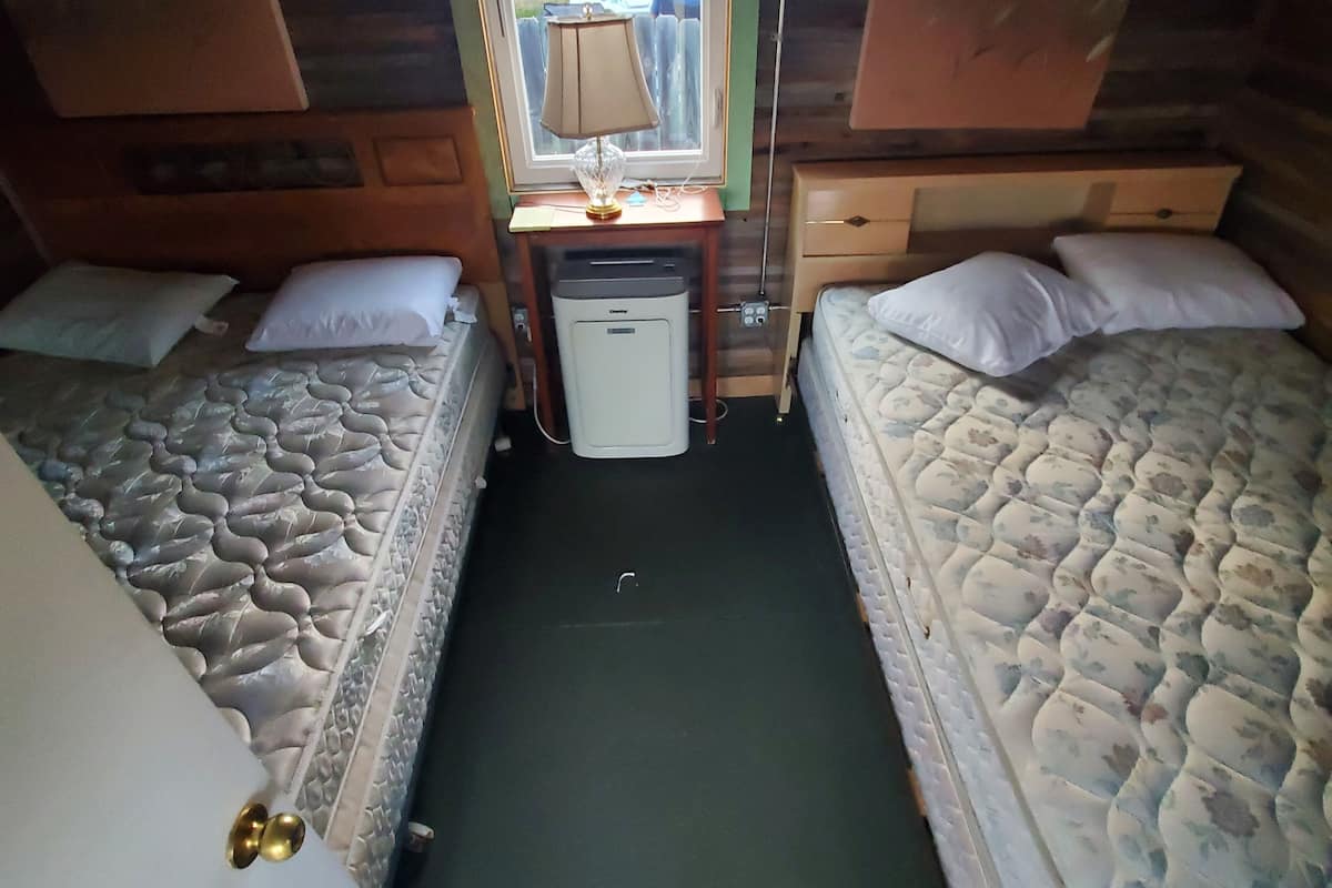 Cabin | WiFi (free), individually decorated, individually furnished