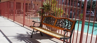 Park Avenue Inn and Suites