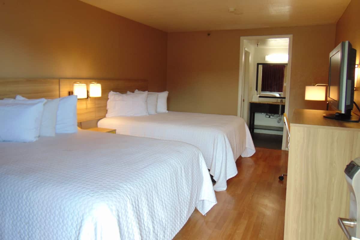 Desk, iron/ironing board, free WiFi, bed sheets