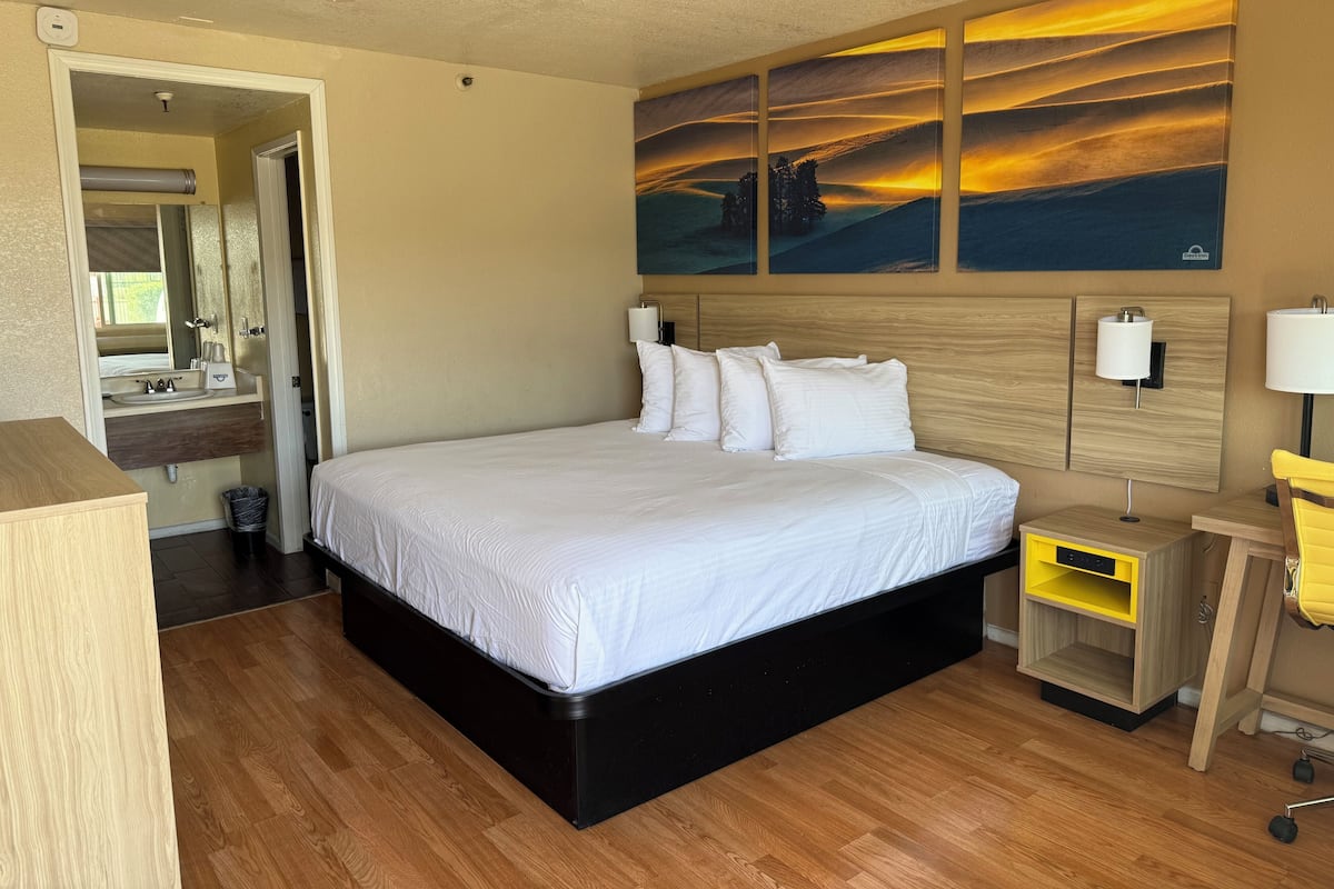 Bureau, fer et planche à repasser, Wi-Fi gratuit, draps fournis