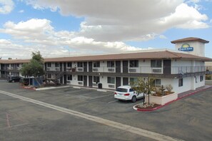 Exterior - Days Inn by Wyndham Victorville (Victorville)