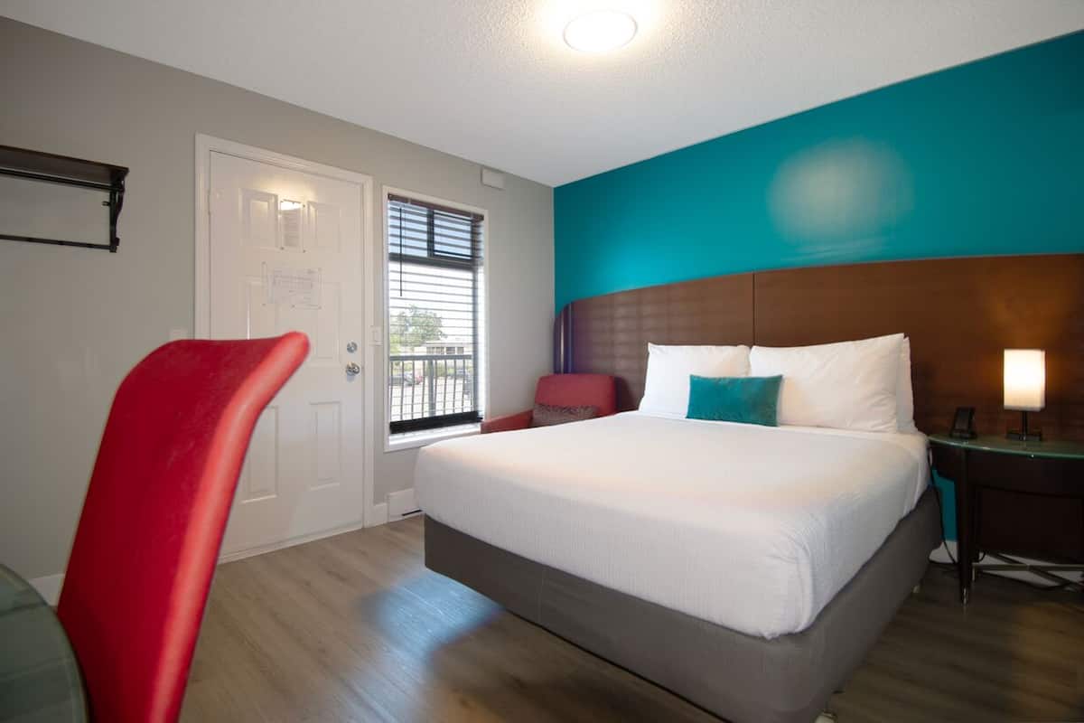 Premium bedding, desk, laptop workspace, iron/ironing board (on request)