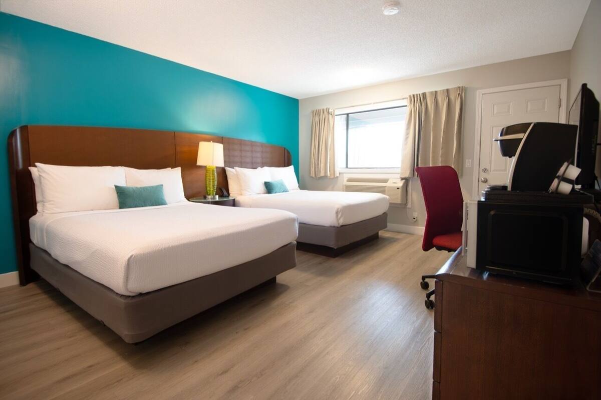 Premium bedding, desk, laptop workspace, iron/ironing board (on request)