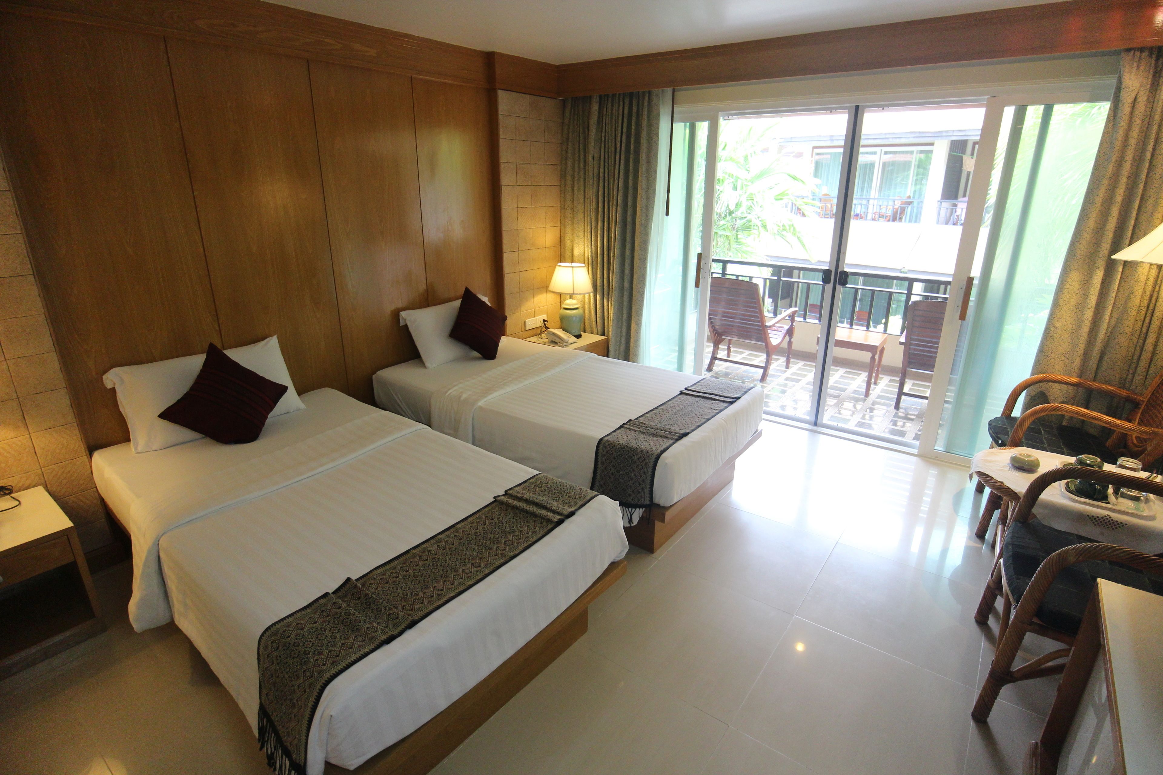 garden wing twin | in-room safe, desk, blackout curtains, free cots/infant beds