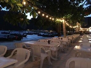 บริการอาหารเช้า อาหารกลางวัน อาหารเย็น, อาหารทะเล