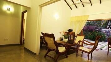 Télévision à écran plat, lecteur de DVD