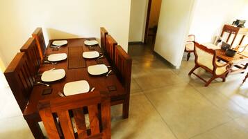 Villa, 3 habitaciones | Servicio de comidas en la habitación