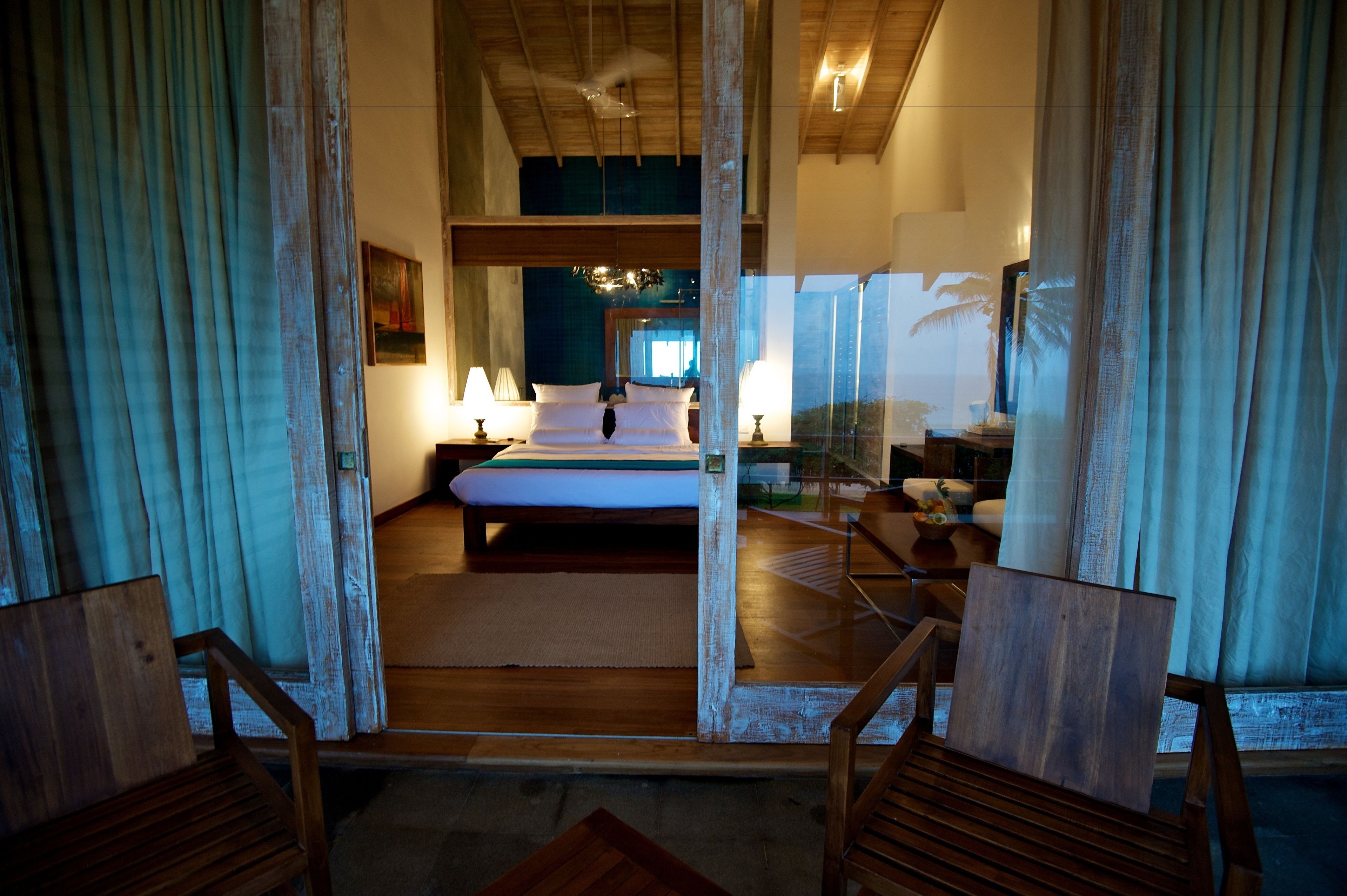 King Suite with Sea View | Living area | 32-inch flat-screen TV with satellite channels, TV