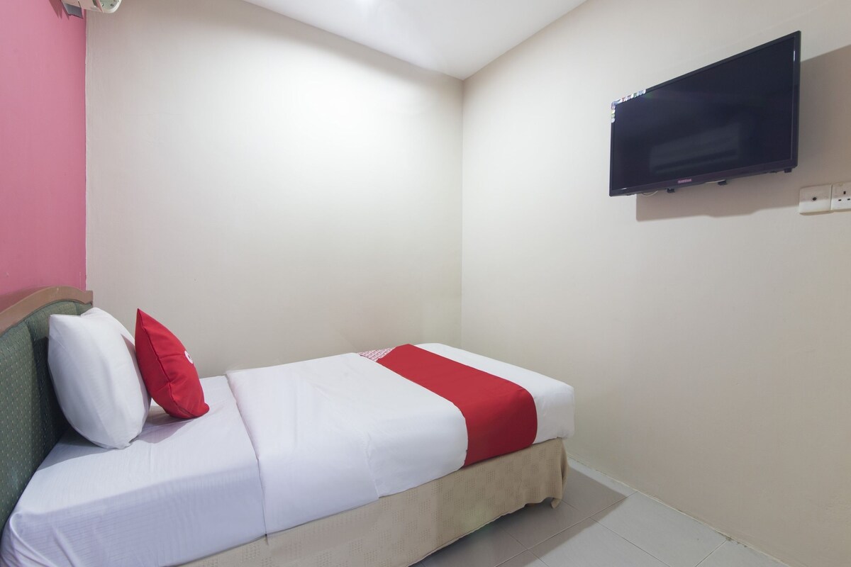 Kamar Single Standar | Ruang kerja ramah laptop, Wi-Fi gratis, dan seprai linen