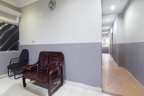 Lobby sitting area - OYO 44100 Hotel Casavilla Petaling Jaya (Petaling Jaya)
