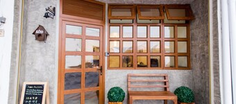 Les Fleurs Bangkok Hostel