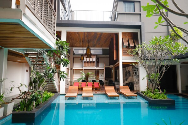 Outdoor pool, pool loungers