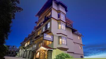 Fachada del alojamiento - Noche