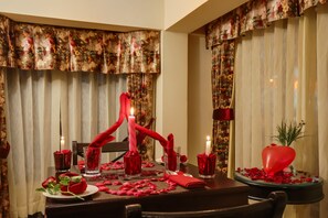 Couples dining - Summit Grace Boutique Hotel & Spa, Darjeeling (Darjeeling)
