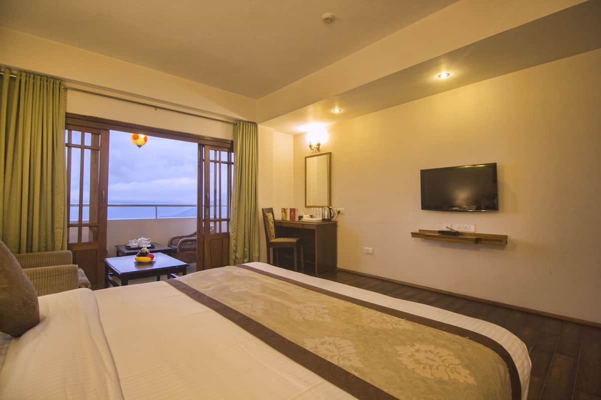 ห้องสวีท, เตียงใหญ่ 1 เตียง | ตู้นิรภัยในห้องพัก, โต๊ะทำงาน, ผ้าม่านกันแสง, เตารีด/โต๊ะรีดผ้า