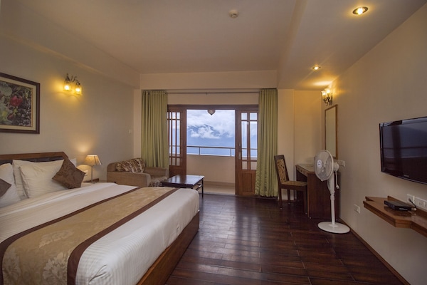 Suite, 1 Double Bed | In-room safe, desk, blackout drapes, iron/ironing board