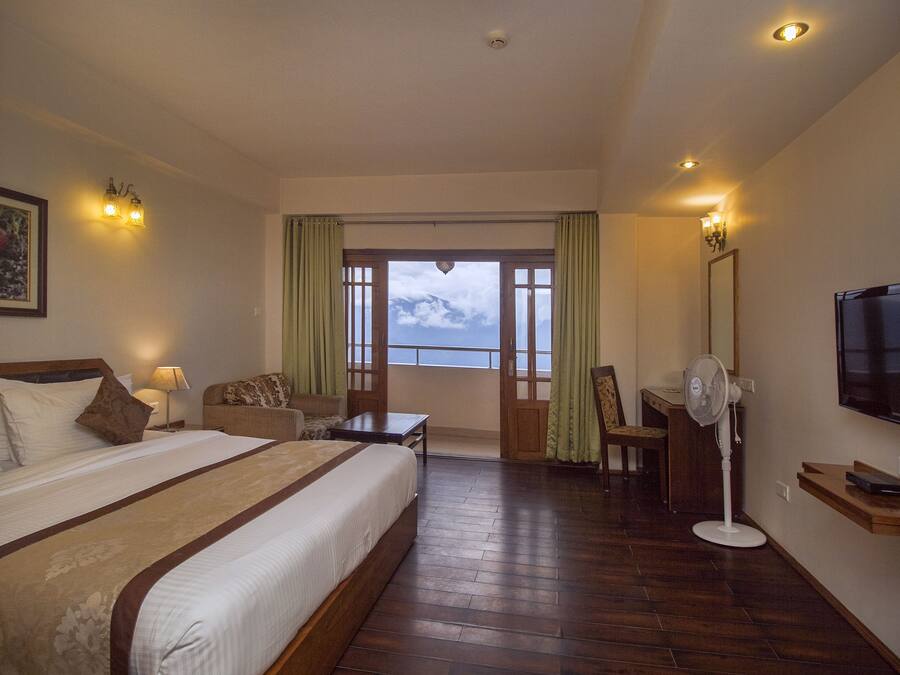 Suite, 1 Double Bed | In-room safe, desk, blackout drapes, iron/ironing board