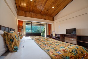 Egyptian cotton sheets, premium bedding, in-room safe, desk - Summit Norling Resort & Spa (Gangtok)
