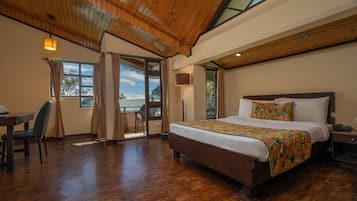 Deluxe Room with Private Balcony | 1 habitación, sábanas de algodón egipcio y ropa de cama de alta calidad