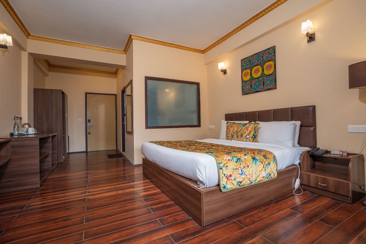 Premium Room with Private Balcony | 1 bedroom, Egyptian cotton sheets, premium bedding, in-room safe