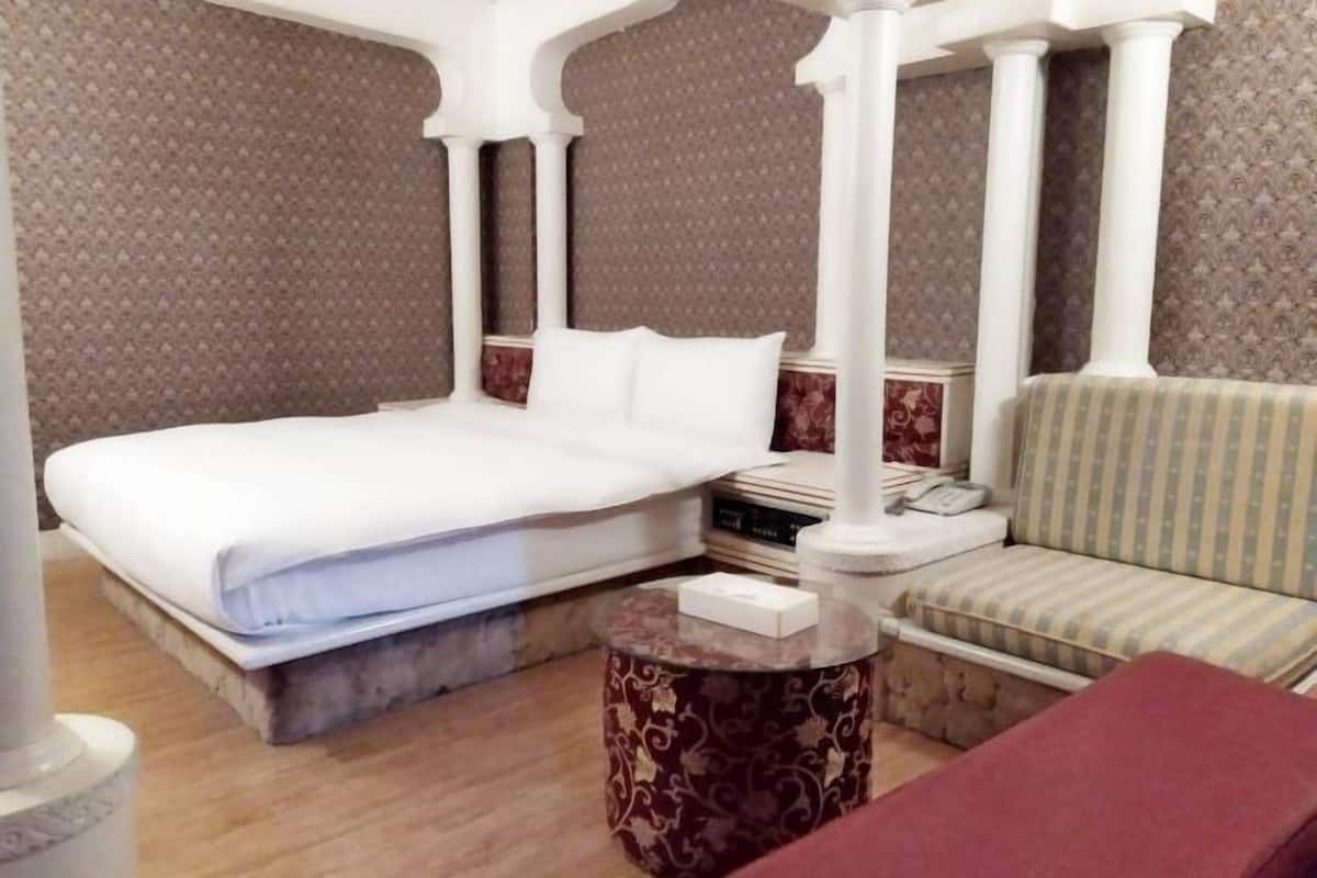 In-room safe, desk, soundproofing, free WiFi