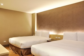 ห้องแฟมิลี่สำหรับสี่ท่าน | ตู้นิรภัยในห้องพัก, โต๊ะทำงาน, ห้องเก็บเสียง, Wi-Fi ฟรี