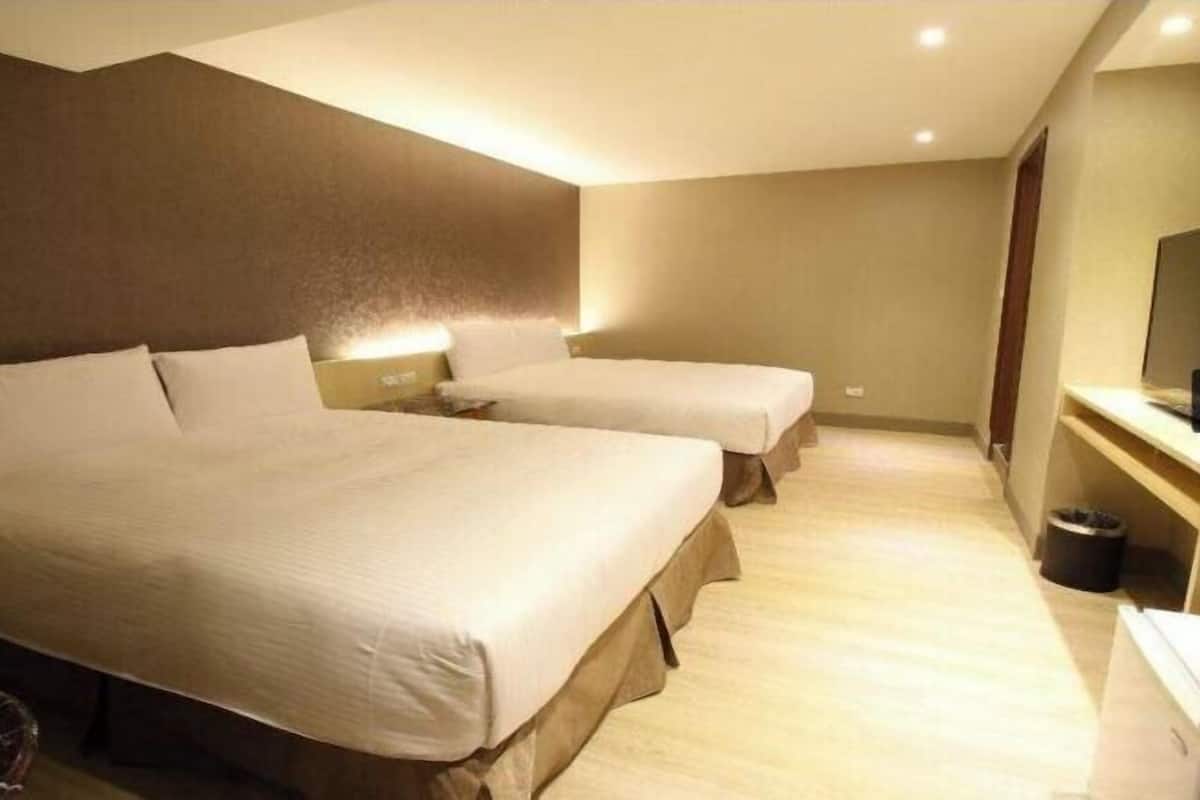 In-room safe, desk, soundproofing, free WiFi