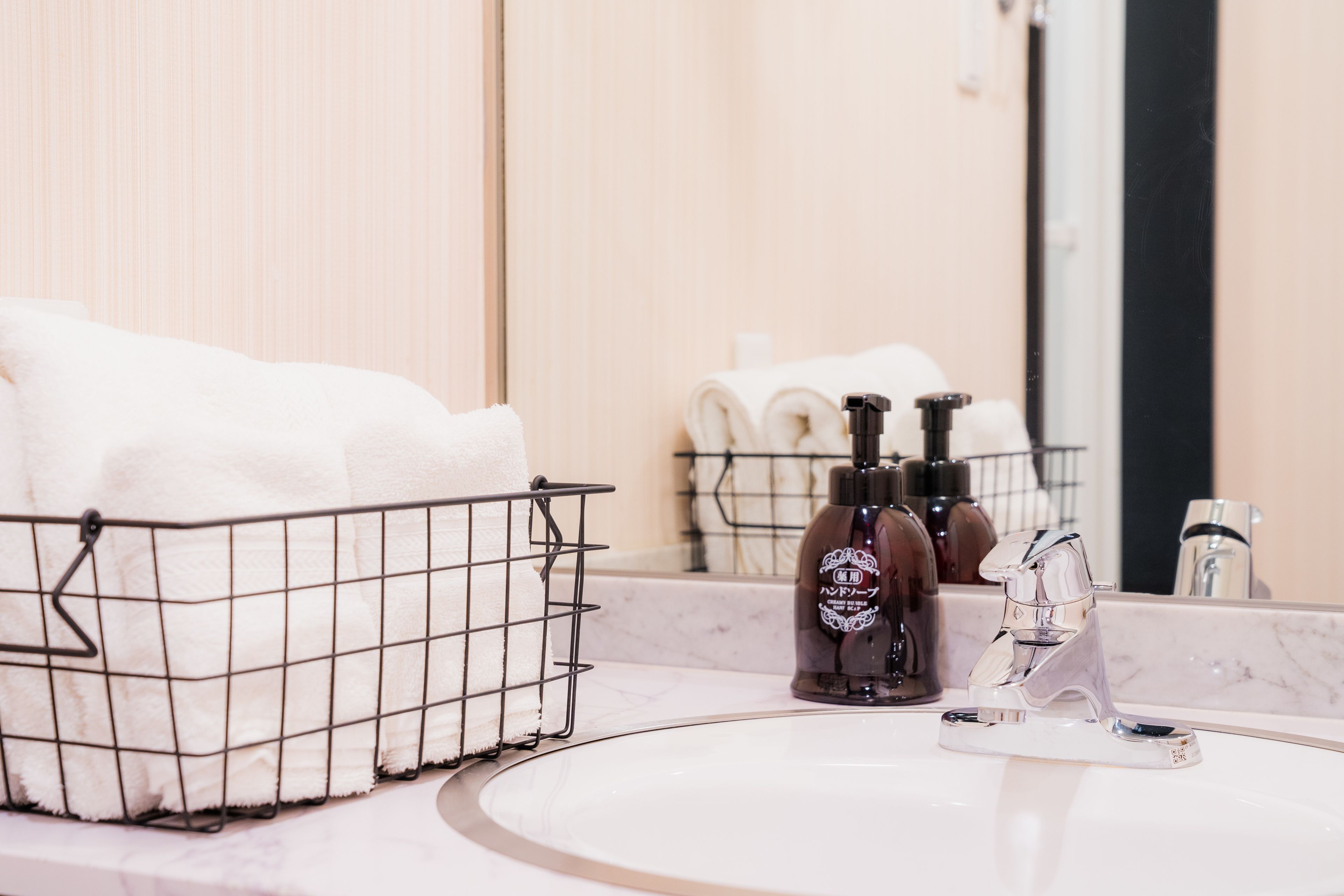 deluxe suite, 1 queen bed | bathroom sink