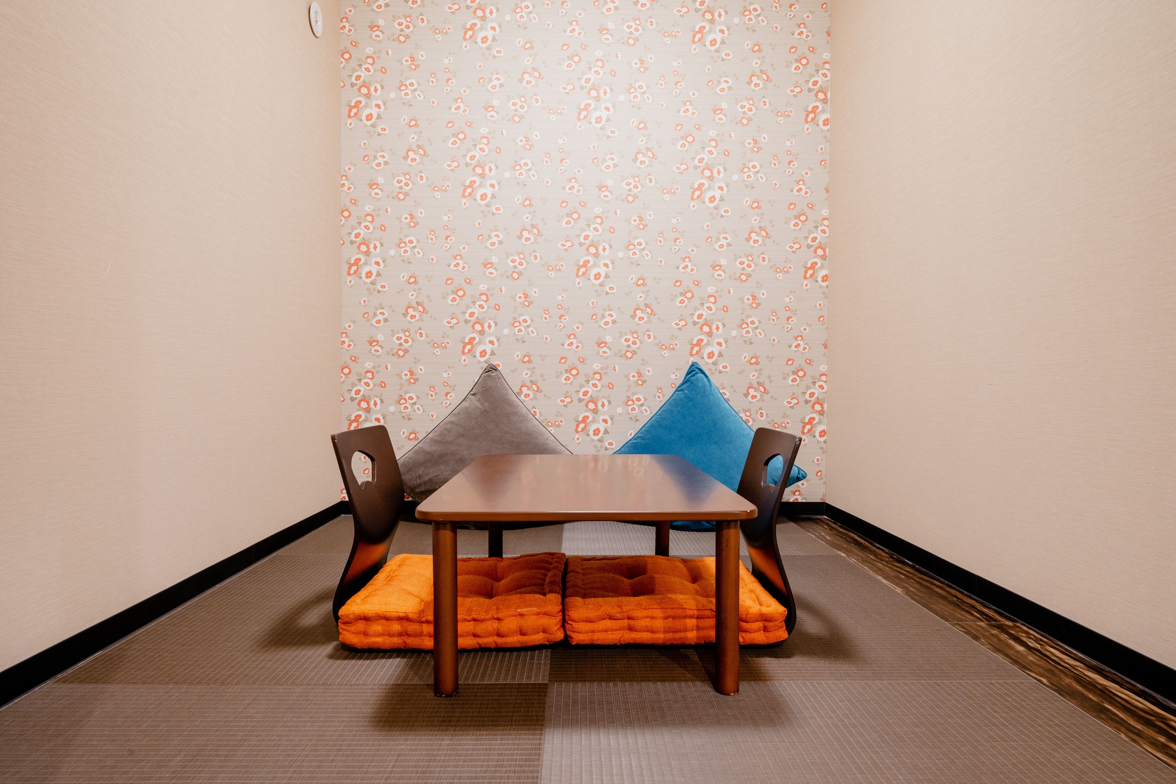 deluxe suite, 1 queen bed | free wifi, bed sheets