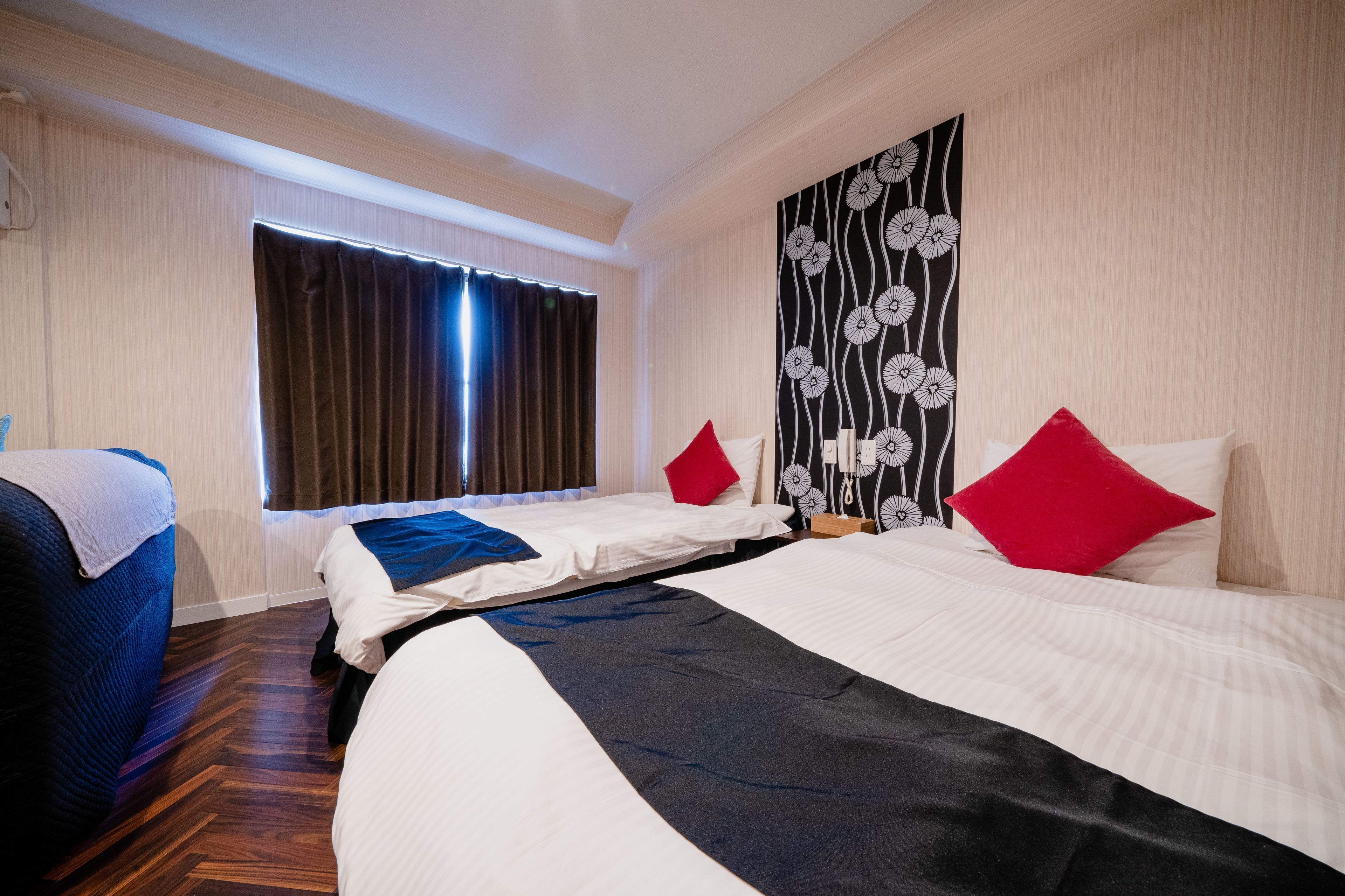 Free WiFi, bed sheets