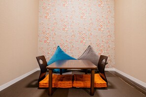 Suite Deluxe, 2 chambres | Coin séjour