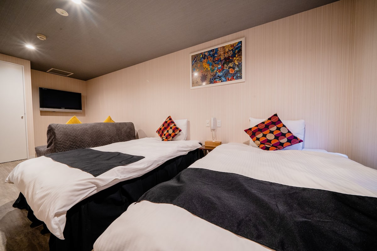 WiFi (free), bed sheets