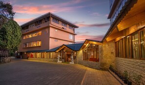 Front of property - Summit Namnang Courtyard & Spa (Gangtok)