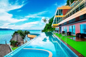 Outdoor pool - Phi Phi Cliff Beach Resort (Ko Phi Phi)