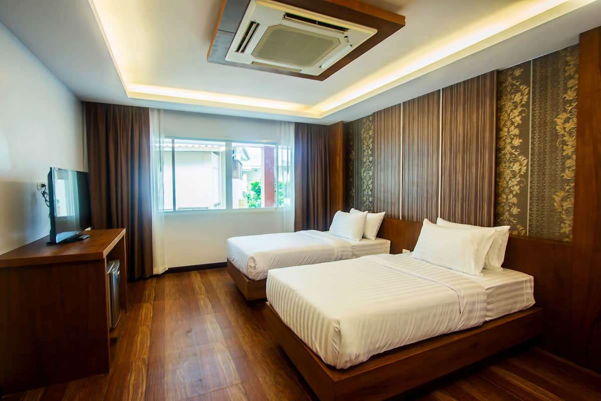 Premium bedding, minibar, in-room safe, blackout curtains