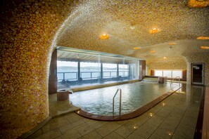 Sauna, hot springs/mineral springs